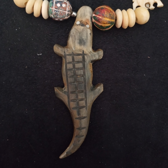 Wood Bead Crocodile Necklace - Picture 6 of 7